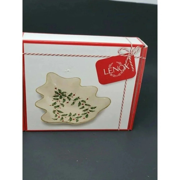 Lenox Holiday Holly Berry Gold Trim Tree Shaped Candy Dish 8" - Picture 4 of 7